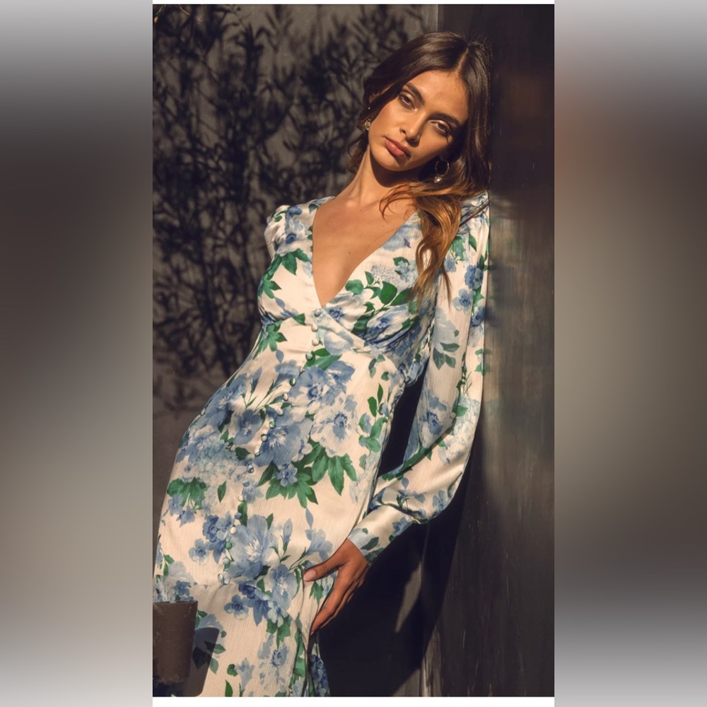 Line & Dot
Lisette Floral Long-Sleeve Maxi Dress